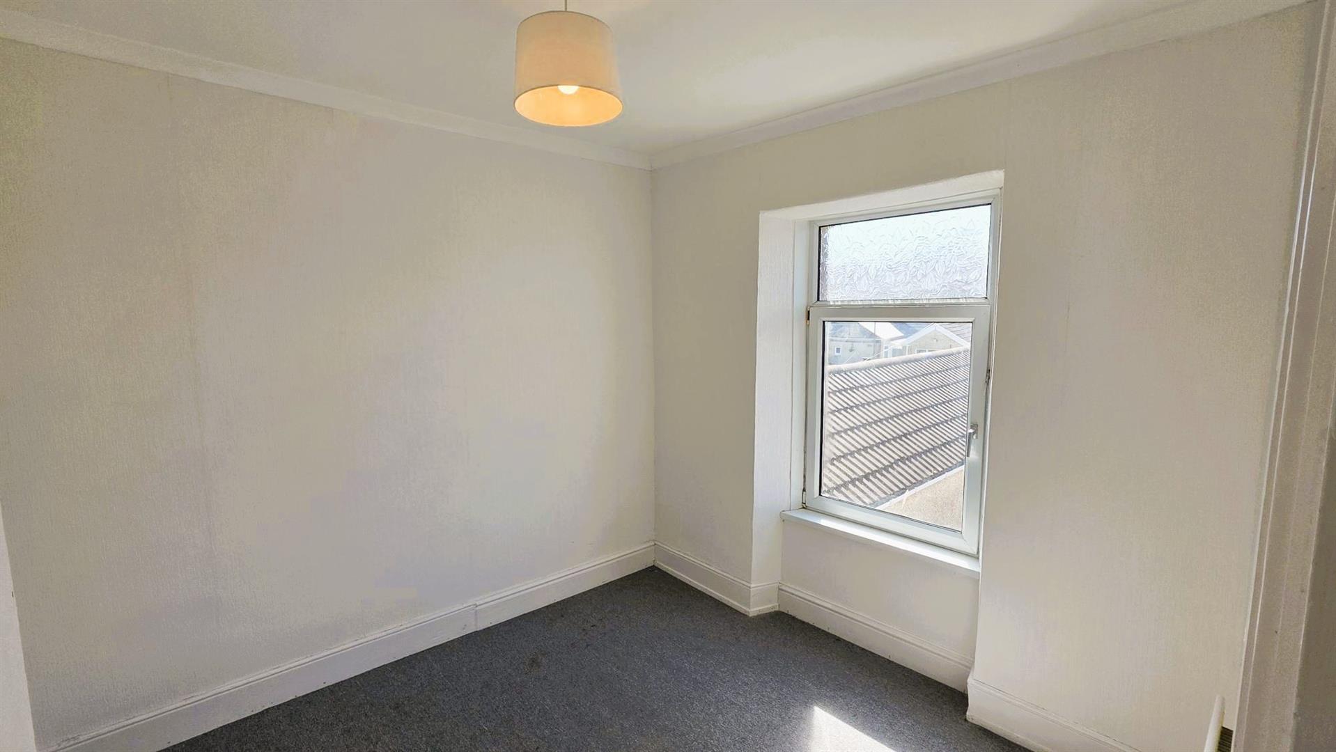 Swansea Road, Llanelli, SA15 3BJ